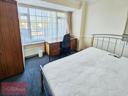 5 bedroom Terraced House to let in Cherry Way, Hatfield, AL10