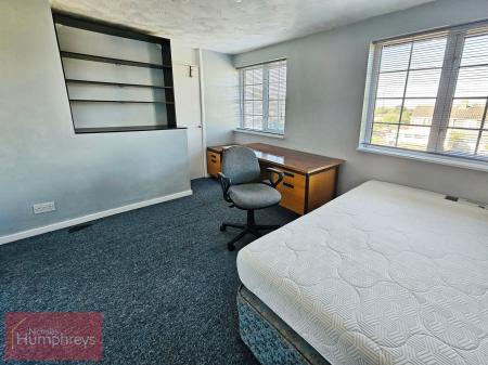 5 bedroom Terraced House to let in Cherry Way, Hatfield, AL10