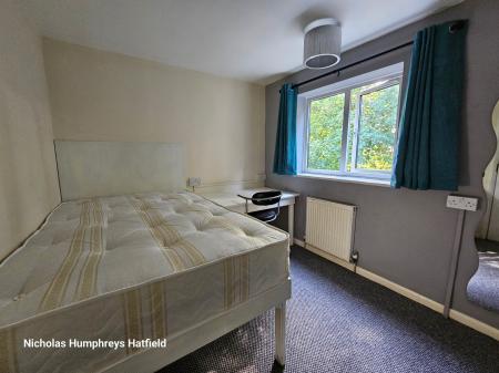 8 bedroom Terraced House to let in Comet Road, Hatfield, AL10