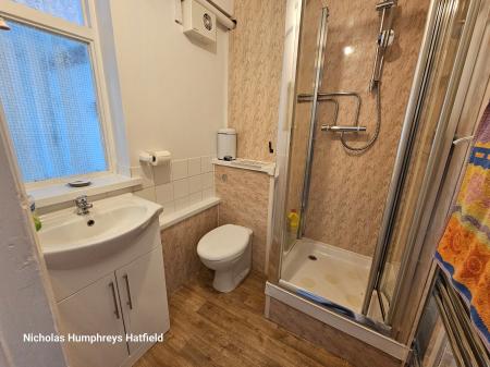 8 bedroom Terraced House to let in Comet Road, Hatfield, AL10