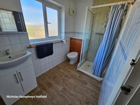 8 bedroom Terraced House to let in Comet Road, Hatfield, AL10