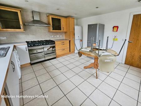 Cunningham Avenue, Hatfield, AL10