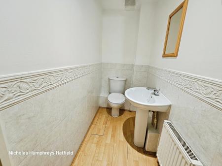 5 bedroom Terraced House to let in Cunningham Avenue, Hatfield, AL10