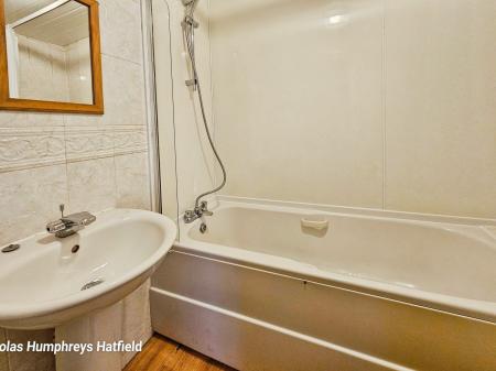 5 bedroom Terraced House to let in Cunningham Avenue, Hatfield, AL10