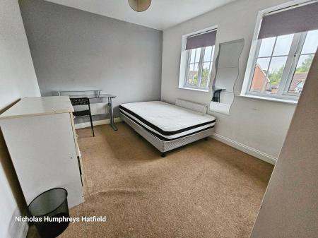 5 bedroom Terraced House to let in Cunningham Avenue, Hatfield, AL10