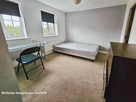 5 bedroom Terraced House to let in Cunningham Avenue, Hatfield, AL10