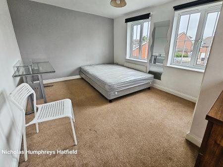 5 bedroom Terraced House to let in Cunningham Avenue, Hatfield, AL10