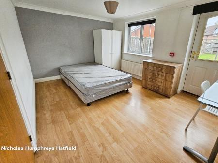 5 bedroom Terraced House to let in Cunningham Avenue, Hatfield, AL10