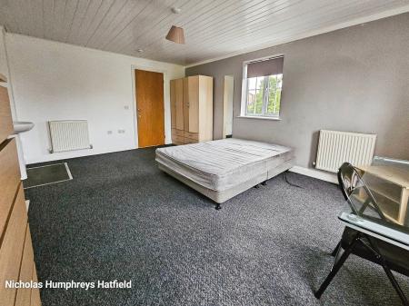 5 bedroom Terraced House to let in Cunningham Avenue, Hatfield, AL10