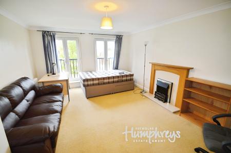 5 bedroom Terraced House to let in Cunningham Avenue, Hatfield, AL10