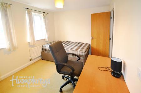 5 bedroom Terraced House to let in Cunningham Avenue, Hatfield, AL10