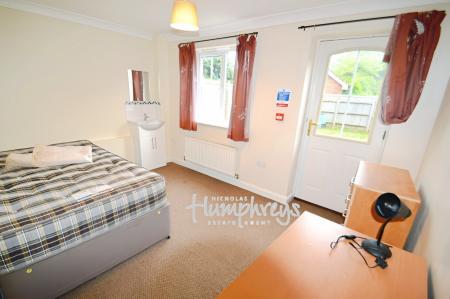 5 bedroom Terraced House to let in Cunningham Avenue, Hatfield, AL10