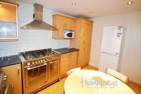 5 bedroom Terraced House to let in Cunningham Avenue, Hatfield, AL10