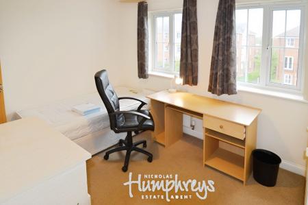 5 bedroom Terraced House to let in Cunningham Avenue, Hatfield, AL10