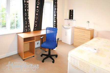 5 bedroom Terraced House to let in Cunningham Avenue, Hatfield, AL10