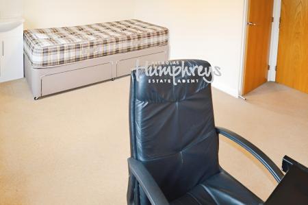 5 bedroom Terraced House to let in Cunningham Avenue, Hatfield, AL10