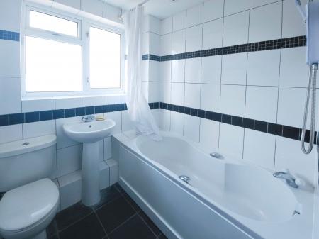 6 bedroom Terraced House to let in De Havilland Close, Hatfield, AL10