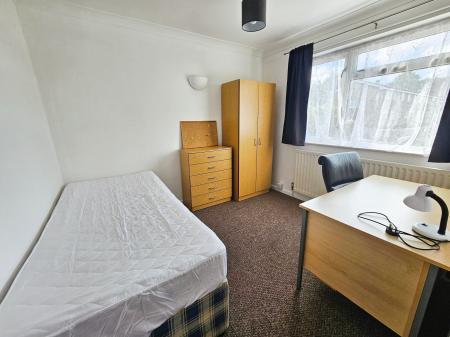 6 bedroom Terraced House to let in De Havilland Close, Hatfield, AL10