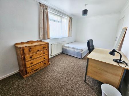 6 bedroom Terraced House to let in De Havilland Close, Hatfield, AL10