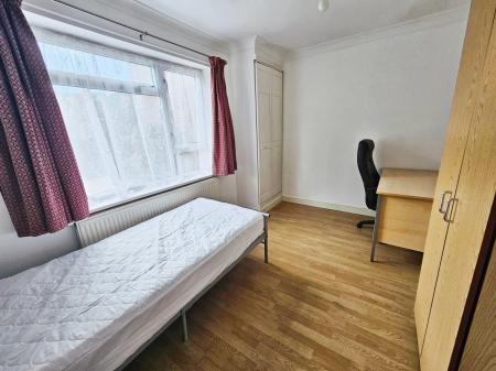 6 bedroom Terraced House to let in De Havilland Close, Hatfield, AL10