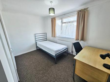 6 bedroom Terraced House to let in De Havilland Close, Hatfield, AL10