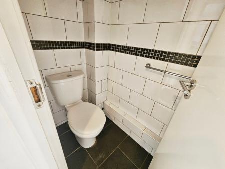 6 bedroom Terraced House to let in De Havilland Close, Hatfield, AL10