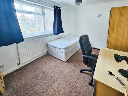 6 bedroom Terraced House to let in De Havilland Close, Hatfield, AL10