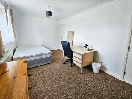 6 bedroom Terraced House to let in De Havilland Close, Hatfield, AL10