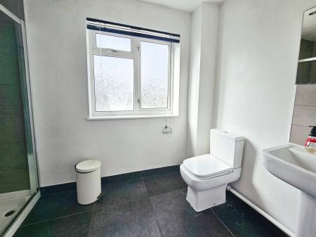 6 bedroom Terraced House to let in De Havilland Close, Hatfield, AL10