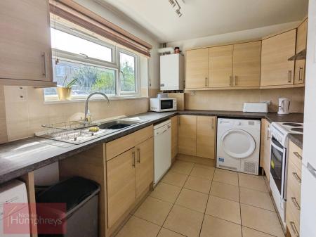 4 bedroom House share to let in Deerswood Avenue, Hatfield, AL10