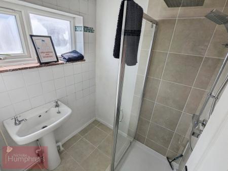 4 bedroom House share to let in Deerswood Avenue, Hatfield, AL10