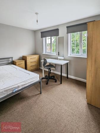 5 bedroom Terraced House to let in Dragon Road, Hatfield, AL10