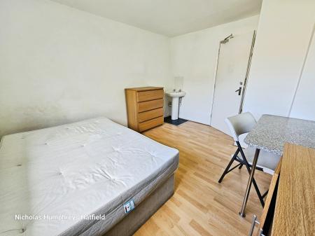 5 bedroom Terraced House to let in High Dells, Hatfield, AL10