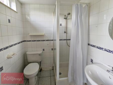 6 bedroom Terraced House to let in Meadow Croft, Hatfield, AL10