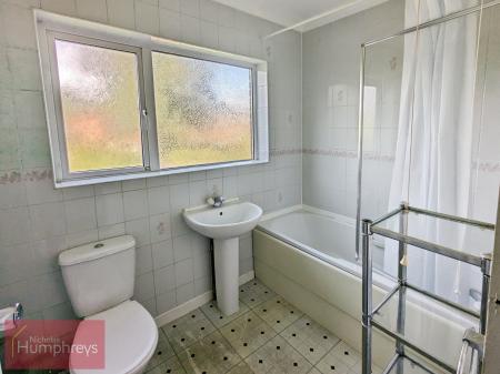 6 bedroom Terraced House to let in Meadow Croft, Hatfield, AL10