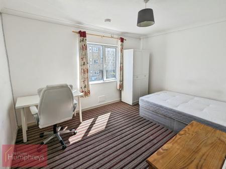 6 bedroom Terraced House to let in Meadow Croft, Hatfield, AL10