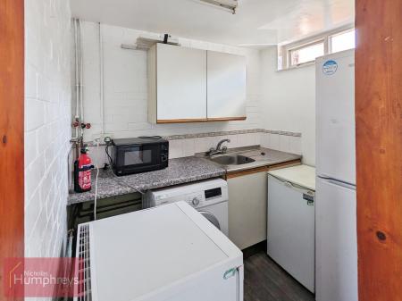 6 bedroom Terraced House to let in Meadow Croft, Hatfield, AL10