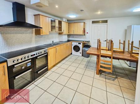 5 bedroom House share to let in Mosquito Way, Hatfield, AL10