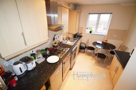 3 bedroom Flat to let in Mosquito Way, Hatfield, AL10
