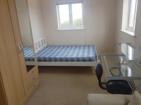 3 bedroom Flat to let in Mosquito Way, Hatfield, AL10