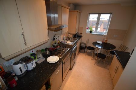3 bedroom Flat to let in Mosquito Way, Hatfield, AL10