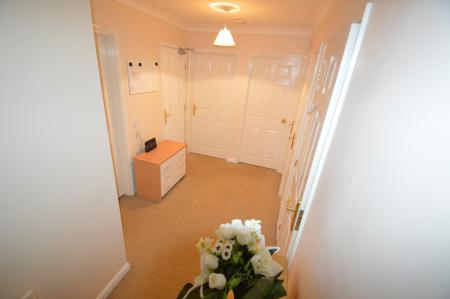 3 bedroom Flat to let in Mosquito Way, Hatfield, AL10