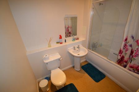 3 bedroom Flat to let in Mosquito Way, Hatfield, AL10