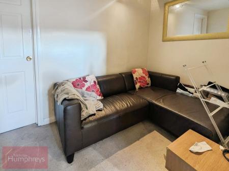 3 bedroom Flat to let in St Lukes Court, Hatfield, AL10