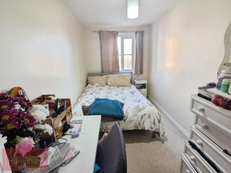 3 bedroom Flat to let in St Lukes Court, Hatfield, AL10