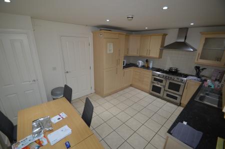 5 bedroom Terraced House to let in The Runway, Hatfield, AL10