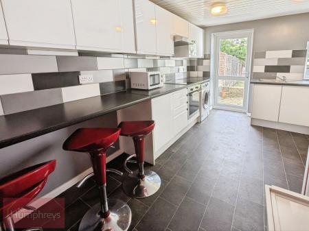 4 bedroom Terraced House to let in Willow Way, Hatfield, AL10