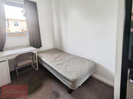 4 bedroom Terraced House to let in Willow Way, Hatfield, AL10