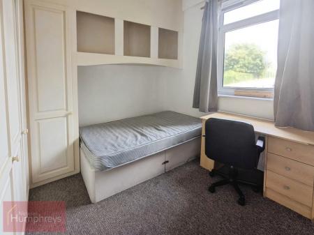 4 bedroom Terraced House to let in Willow Way, Hatfield, AL10