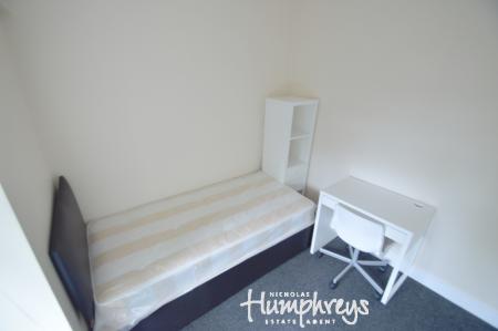 5 bedroom Terraced House to let in Willow Way, Hatfield, AL10